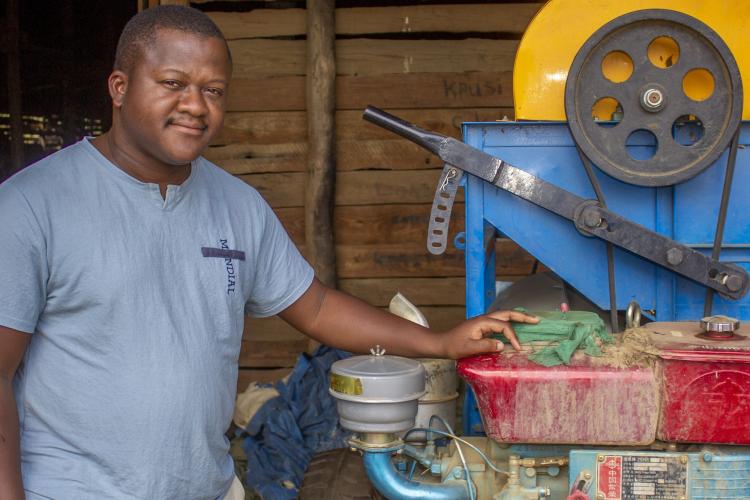 Chuma Mkandawire shwoing groundnut shelling machine